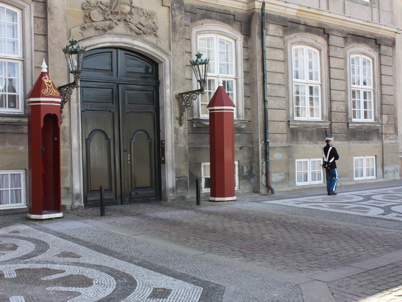 Königliche Garde, Schloss Amalienborg